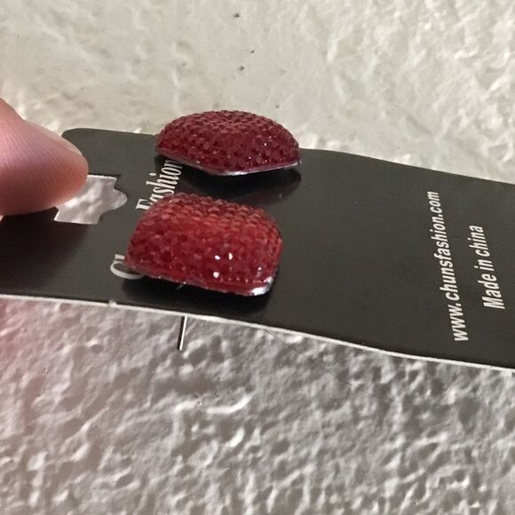 Textured Gem Cluster Square Stud Earrings (H15) - Picture 4 of 5